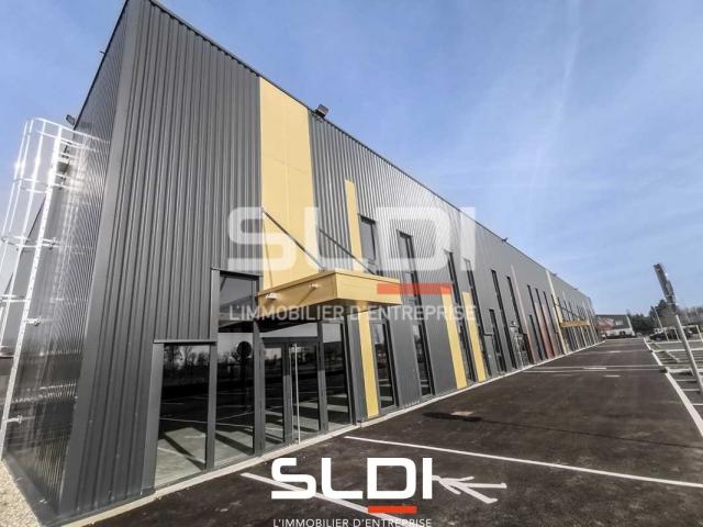 Locaux d'activités A VENDRE OU A LOUER - VILLEFONTAINE - 443 m²