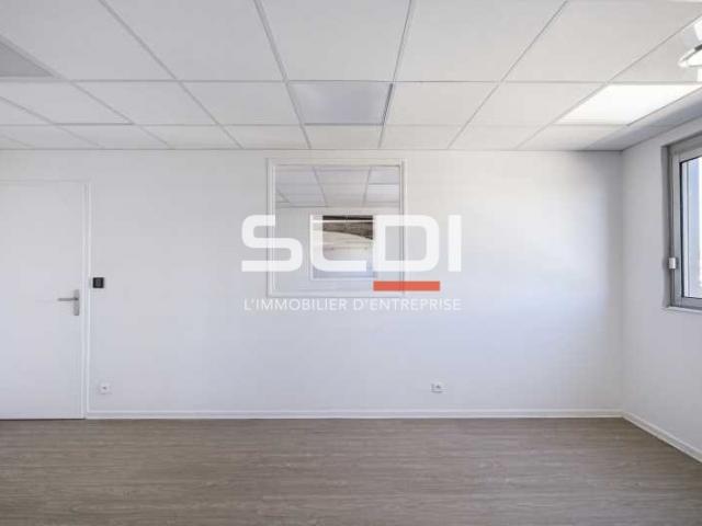 Locaux d'activités A LOUER - CORBAS - 1 298 m²