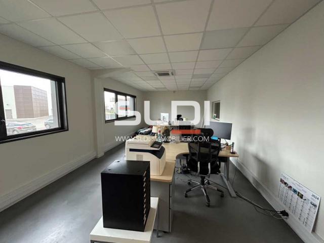 Locaux d'activités A LOUER - GLEIZE - 220 m²