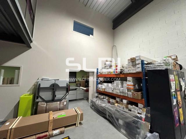 Locaux d'activités A LOUER - GLEIZE - 220 m²