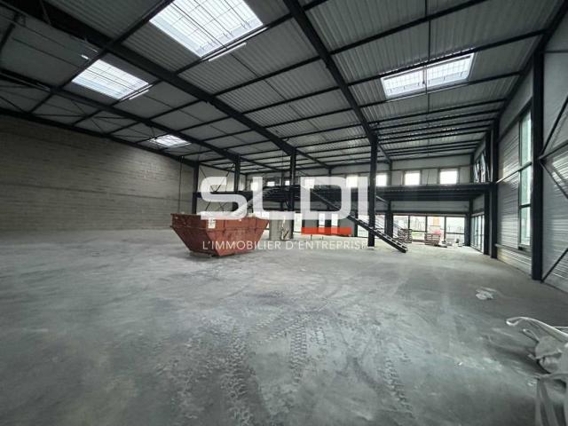 Locaux d'activités A VENDRE OU A LOUER - VILLEFRANCHE SUR SAONE - 328 m²