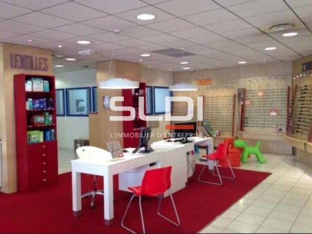 Commerces A VENDRE OU A LOUER - LYON - 227 m²