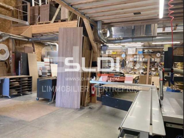 Locaux d'activités A LOUER - LIMAS - 346 m²