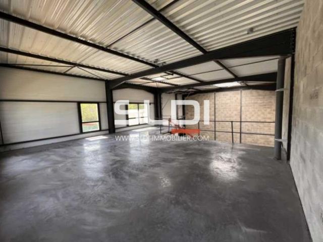 Locaux d'activités A LOUER - SAINT ANDRE DE CORCY - 445 m²