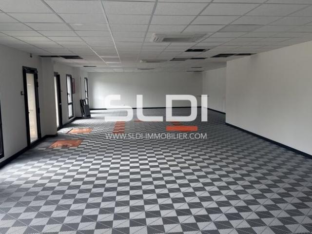 Locaux d'activités A LOUER - SAINT ANDRE DE CORCY - 445 m²