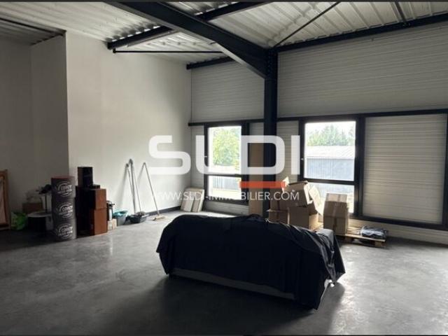 Locaux d'activités A LOUER - SAINT ANDRE DE CORCY - 445 m²