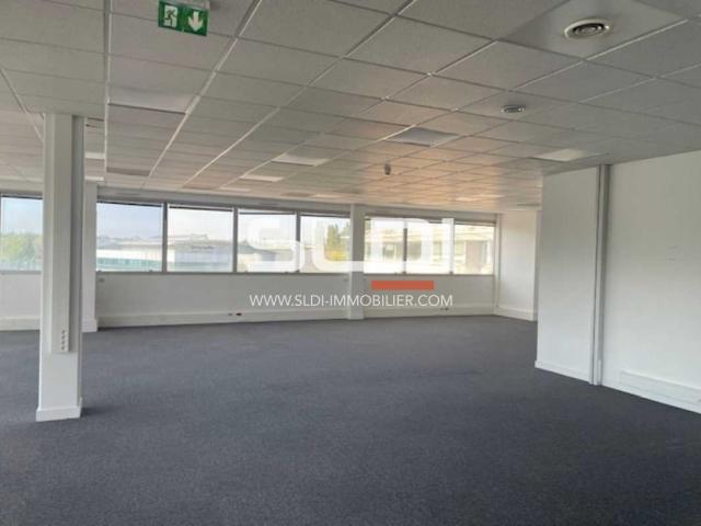 Bureaux A LOUER - SAINT PRIEST - 623 m²