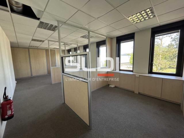 Bureaux A LOUER - DARDILLY - 416 m²
