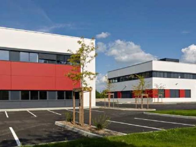 Locaux d'activités A LOUER - DARDILLY - 5 560 m²