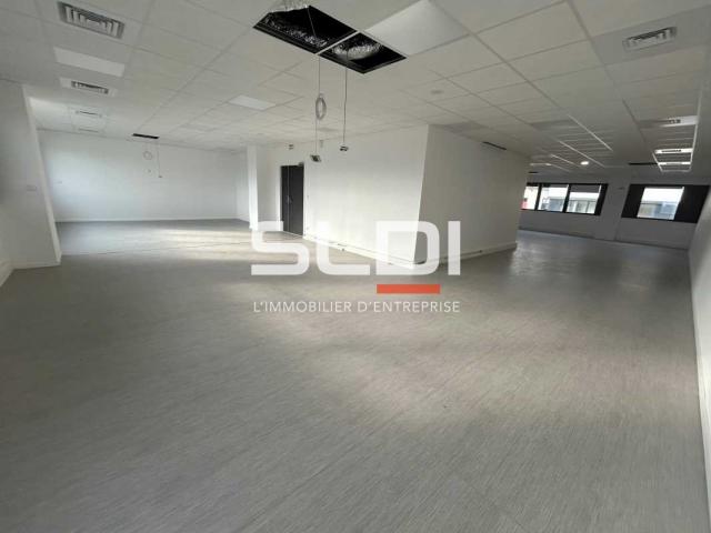 Bureaux A LOUER - DARDILLY - 165 m²
