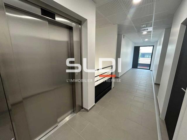 Bureaux A LOUER - DARDILLY - 165 m²