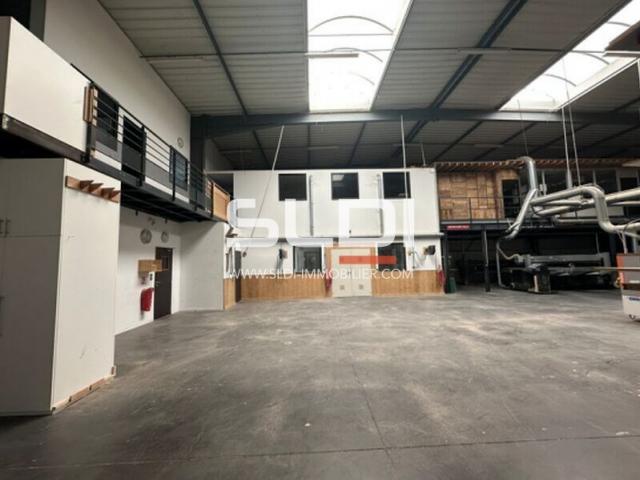 Locaux d'activités A VENDRE - DAGNEUX - 685 m²