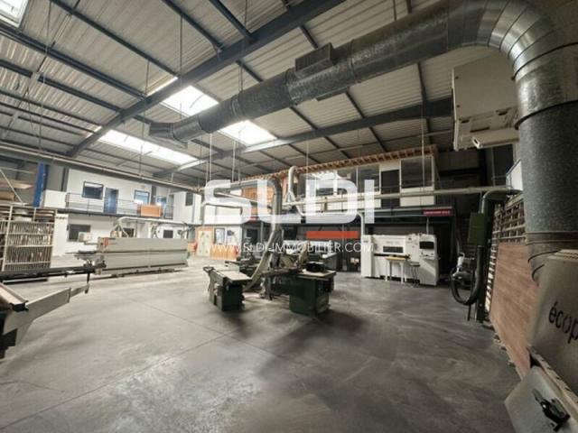 Locaux d'activités A VENDRE - DAGNEUX - 685 m²