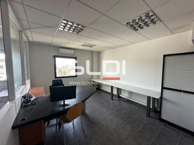 Locaux d'activités A VENDRE - DAGNEUX - 685 m²
