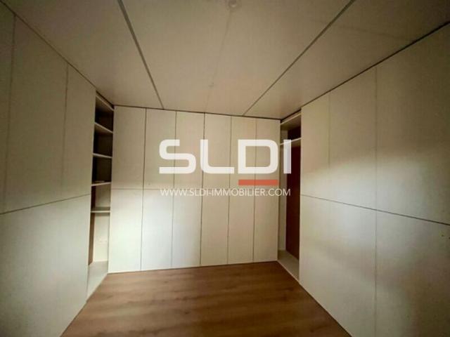 Locaux d'activités A VENDRE - DAGNEUX - 685 m²