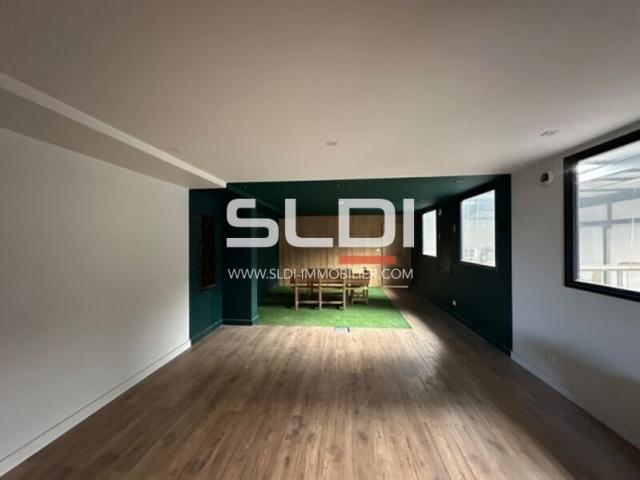 Locaux d'activités A VENDRE - DAGNEUX - 685 m²