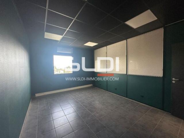 Locaux d'activités A VENDRE - DAGNEUX - 685 m²