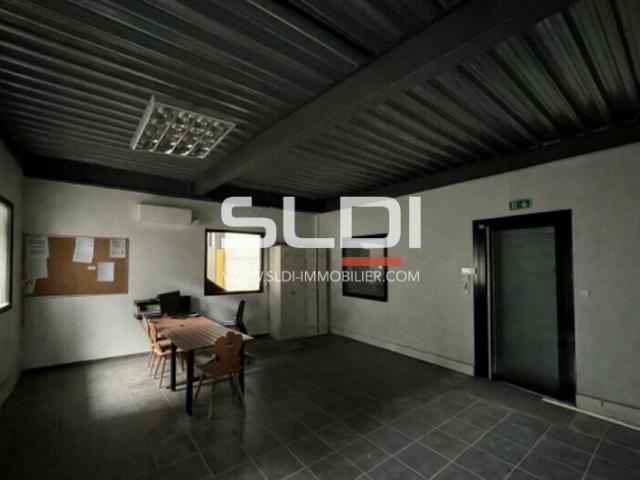 Locaux d'activités A VENDRE - DAGNEUX - 685 m²