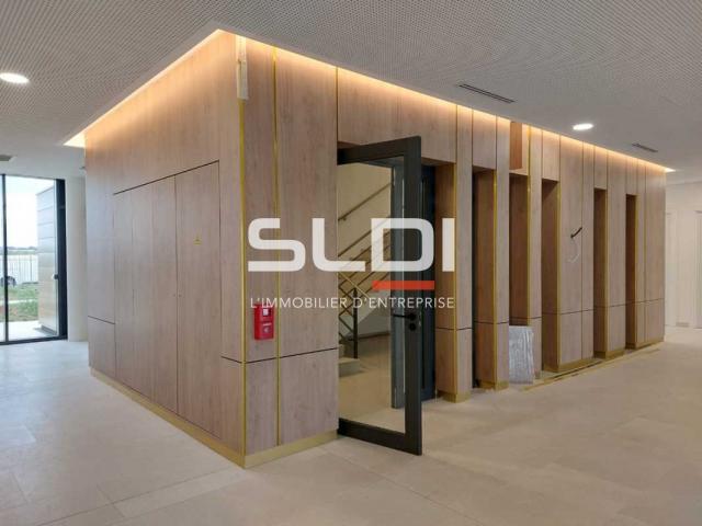 Bureaux A LOUER - GENAS - 266 m²