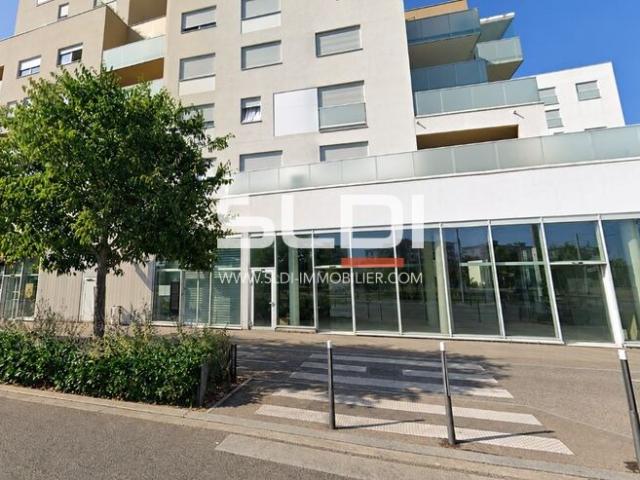 Commerces A LOUER - VENISSIEUX - 225 m²