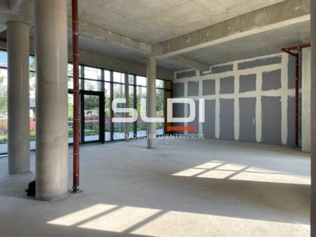 Commerces A LOUER - VENISSIEUX - 169 m²
