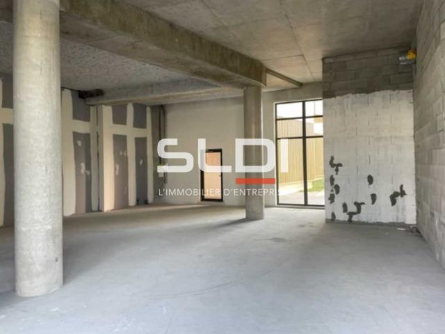 Commerces A LOUER - VENISSIEUX - 169 m²