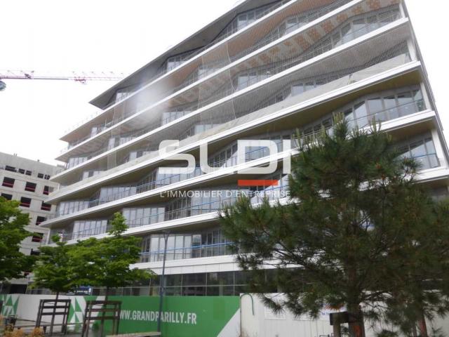 Commerces A LOUER - VENISSIEUX - 169 m²