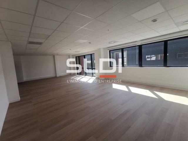 Locaux d'activités A LOUER - SAINT QUENTIN FALLAVIER - 1 740 m²