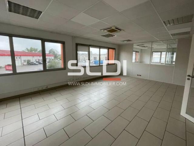 Locaux d'activités A LOUER - DECINES CHARPIEU - 1 123 m²