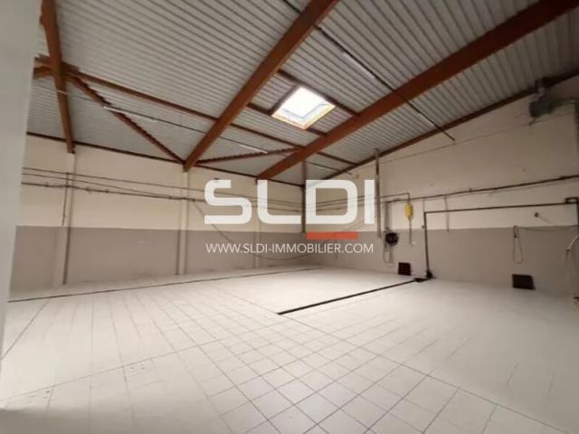 Locaux d'activités A LOUER - DECINES CHARPIEU - 1 123 m²