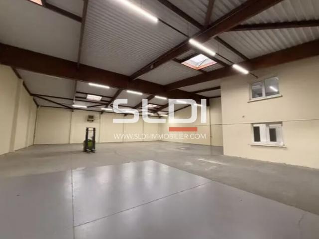 Locaux d'activités A LOUER - DECINES CHARPIEU - 1 123 m²