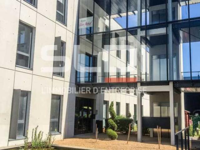 Bureaux A LOUER - SAINT PRIEST - 1 913 m²