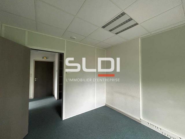 Bureaux A LOUER - CHARBONNIERES LES BAINS - 190 m²