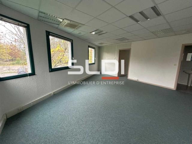Bureaux A LOUER - CHARBONNIERES LES BAINS - 190 m²