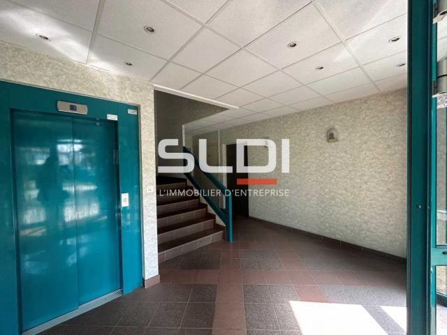 Bureaux A LOUER - CHARBONNIERES LES BAINS - 190 m²