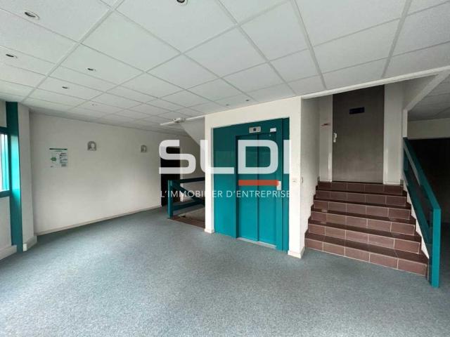 Bureaux A LOUER - CHARBONNIERES LES BAINS - 190 m²