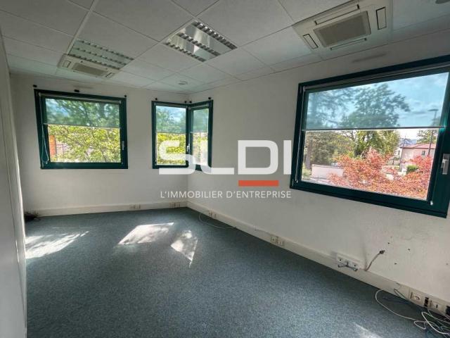 Bureaux A LOUER - CHARBONNIERES LES BAINS - 190 m²