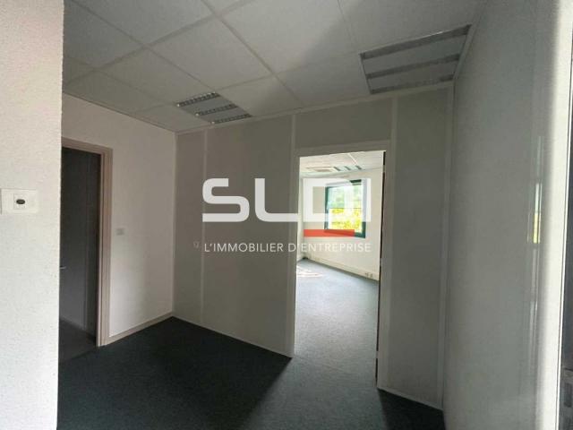 Bureaux A LOUER - CHARBONNIERES LES BAINS - 190 m²