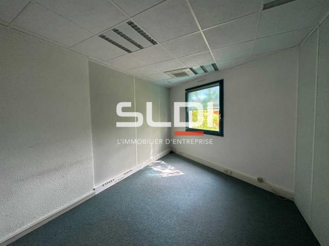 Bureaux A LOUER - CHARBONNIERES LES BAINS - 190 m²