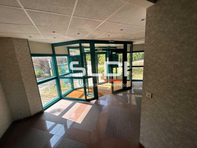 Bureaux A LOUER - CHARBONNIERES LES BAINS - 190 m²