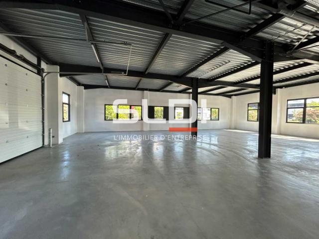 Locaux d'activités A LOUER - DARDILLY - 686 m²