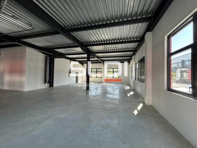 Locaux d'activités A LOUER - DARDILLY - 686 m²