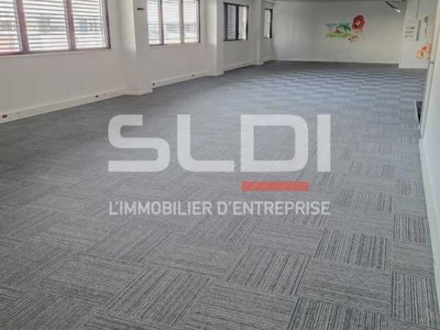 Locaux d'activités A LOUER - DARDILLY - 686 m²