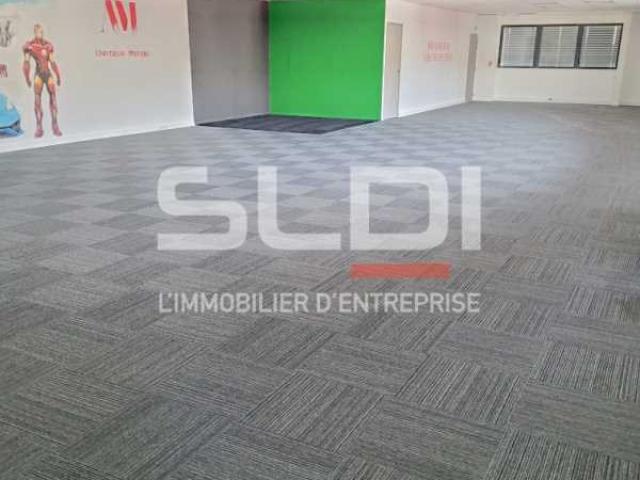 Locaux d'activités A LOUER - DARDILLY - 686 m²