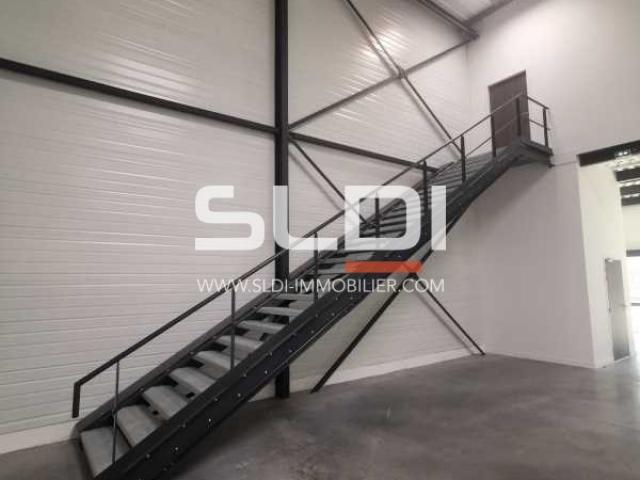 Locaux d'activités A LOUER - SAINT QUENTIN FALLAVIER - 298 m²
