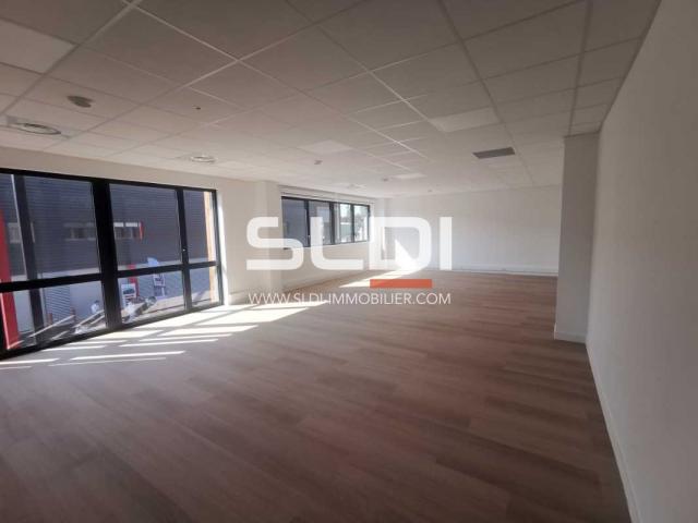 Locaux d'activités A LOUER - SAINT QUENTIN FALLAVIER - 298 m²