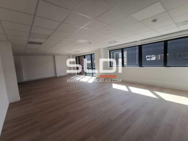 Locaux d'activités A LOUER - SAINT QUENTIN FALLAVIER - 298 m²