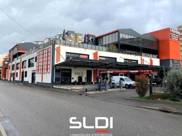 Commerces A LOUER - BOURGOIN JALLIEU - 150 m²