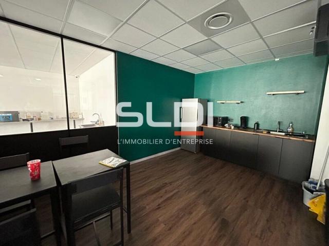 Bureaux A LOUER - CHAMPAGNE AU MONT D'OR - 1 069 m²