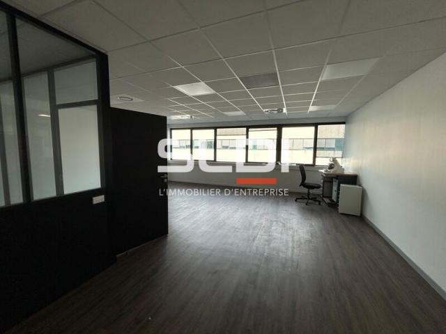 Bureaux A LOUER - CHAMPAGNE AU MONT D'OR - 1 069 m²